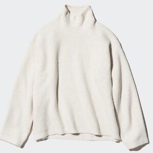 Uniqlo Cozy 2-Piece Set - Knit Sweater and Skirt Cream Soufflé Yarn 3D Knit